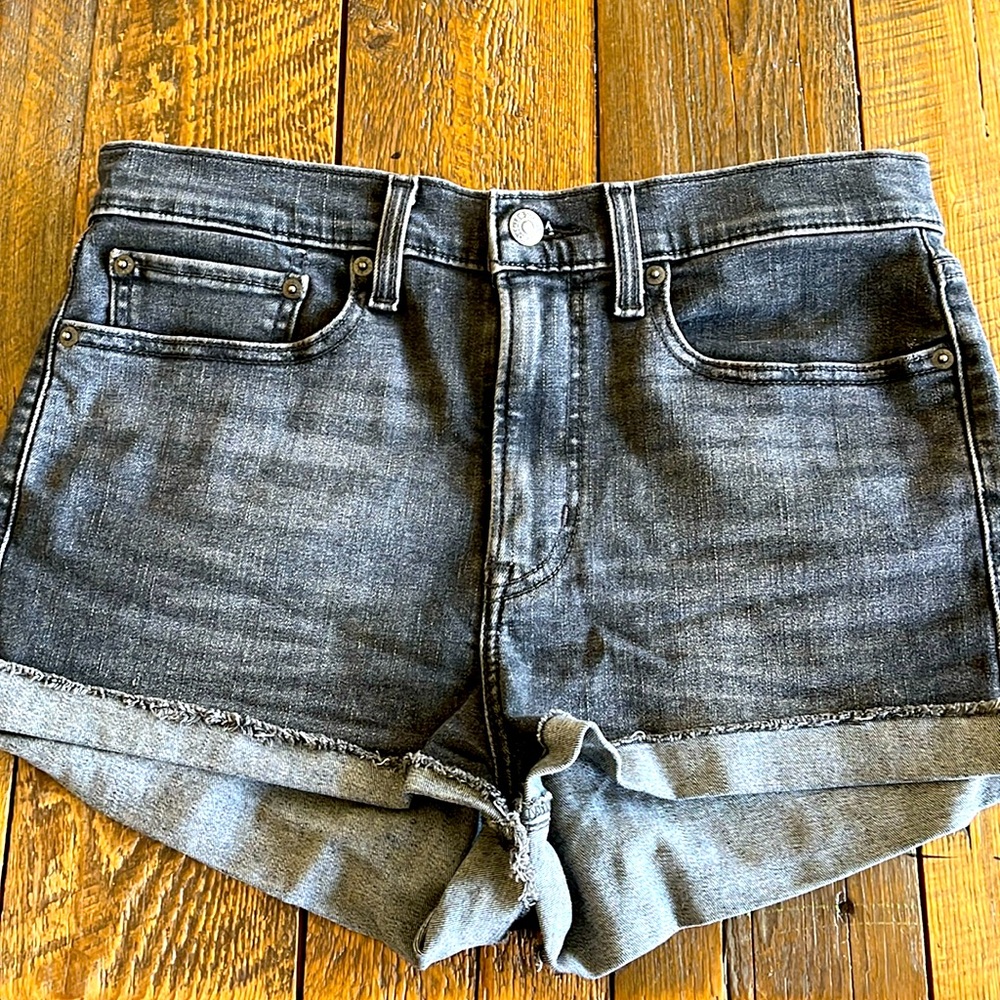 🖤Black Levi High Rise shorts sz30. Like New🖤